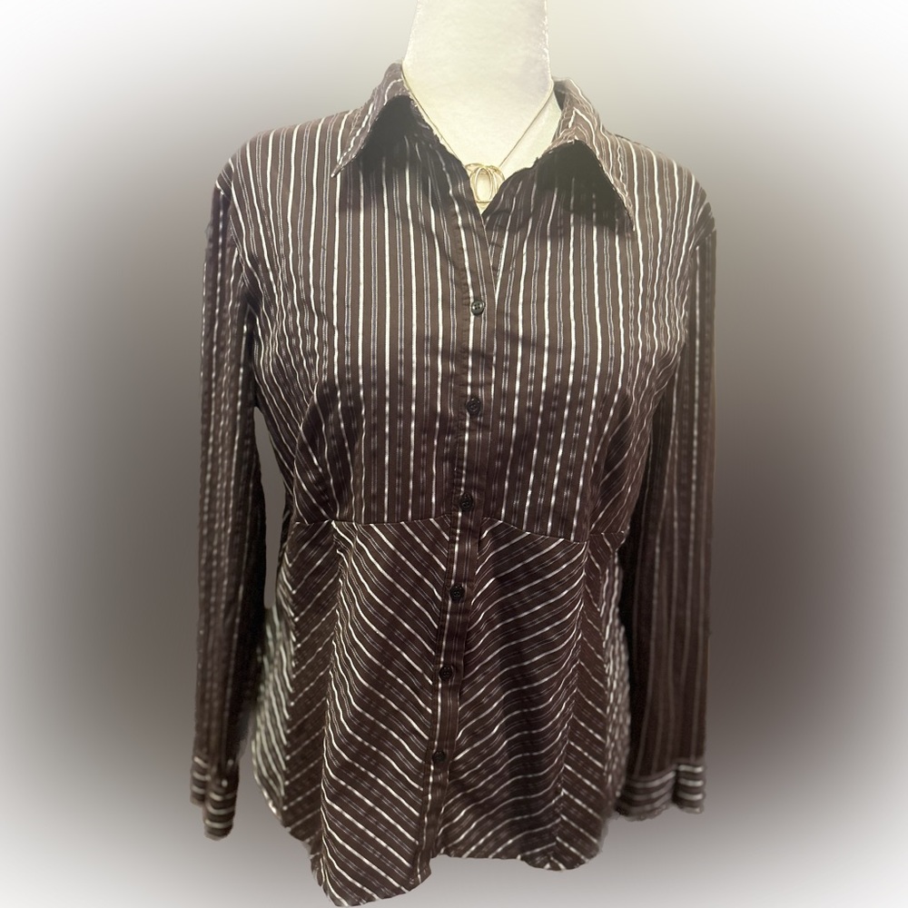 Apt.9 essential shirt. Brown with gray stripes.